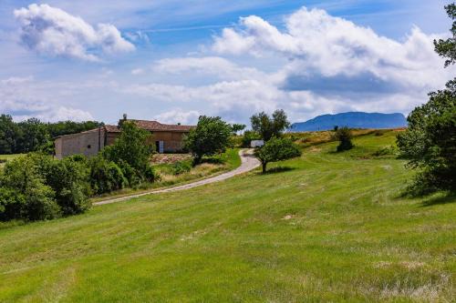 La Roche-sur-Grane House | Ô Fil De La Source