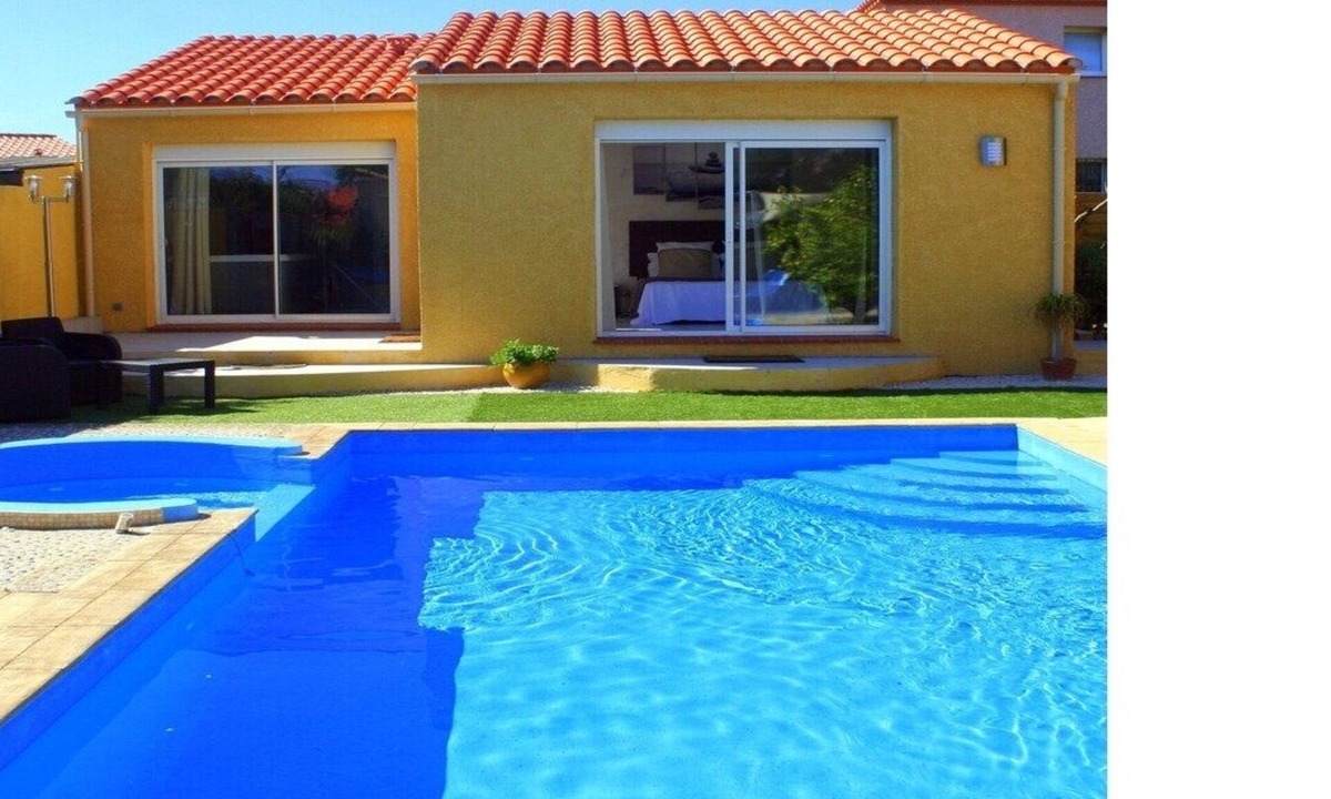 Pia House | 1 Bedroom Guesthouse in Pia