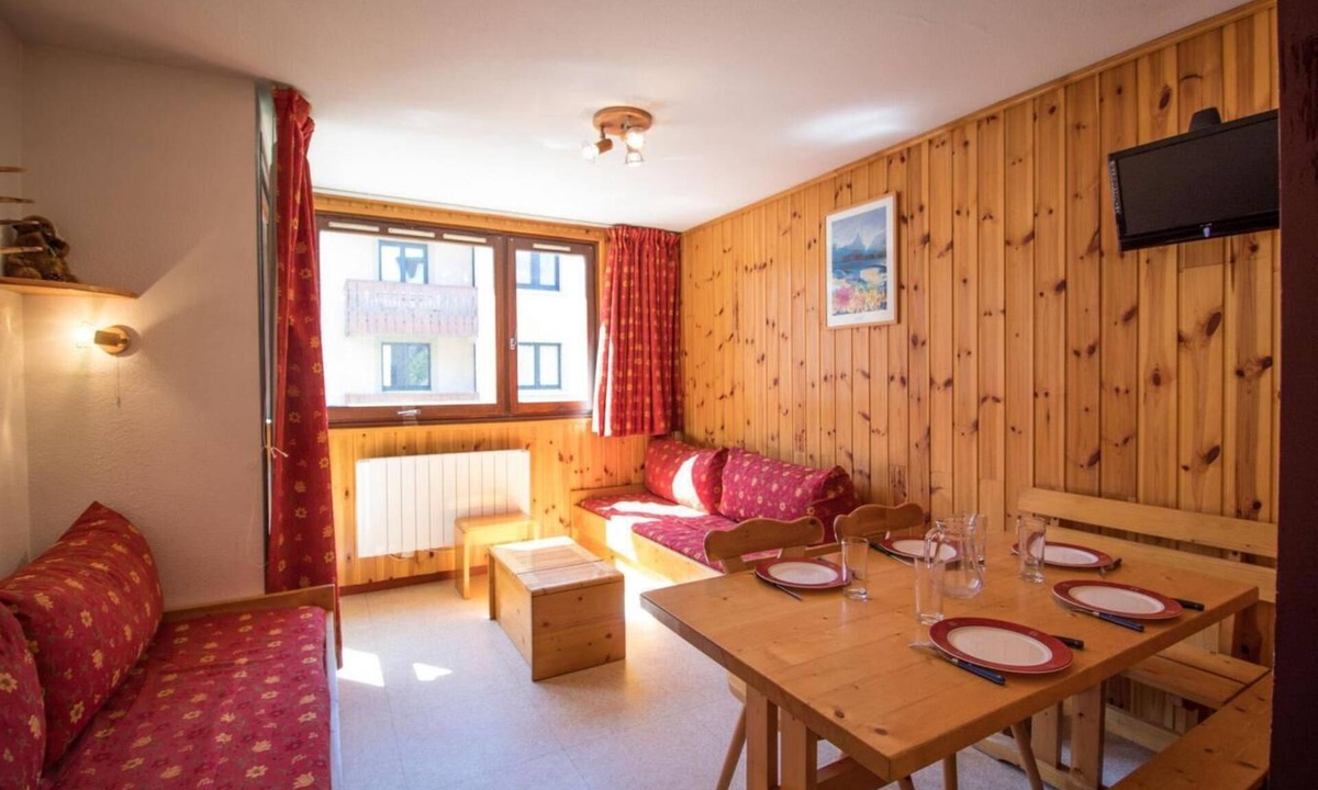 Val Cenis Apartment | 100m from resort center, 3rd floor, view mountain, balcony, tv, ski locker, 33m², Val Cenis
