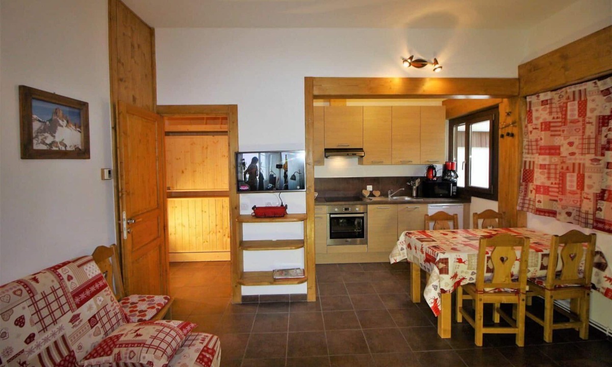 Les Almes Apartment | 100m from resort center, Ground floor, tv, ski locker, 40m², Tignes