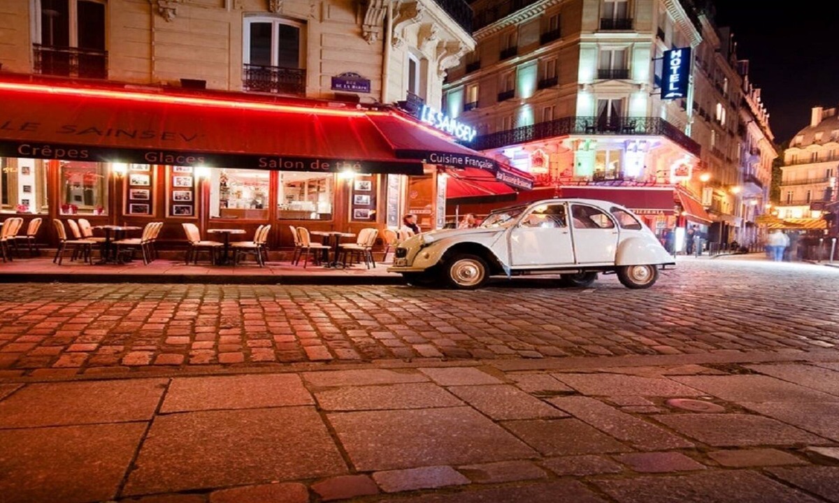 Sorbonne Apartment | 100m² on Rue Saint-Séverin, right around the corner from the Latin Quarter