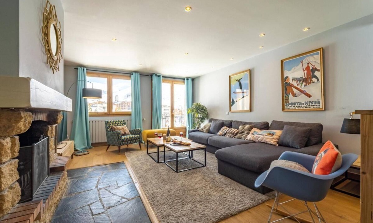 Tignes le Lac Apartment | 10m from resort center, view mountain, fireplace or stove, tv, ski locker, 125m², Tignes