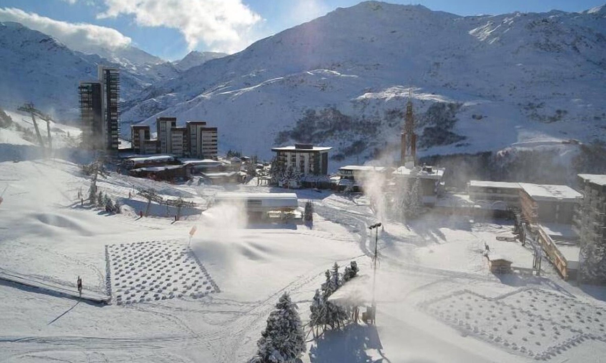 Les Menuires Apartment | 10m from ski slopes, 9th floor, view resort, balcony, ski locker, 21m², Les Menuires