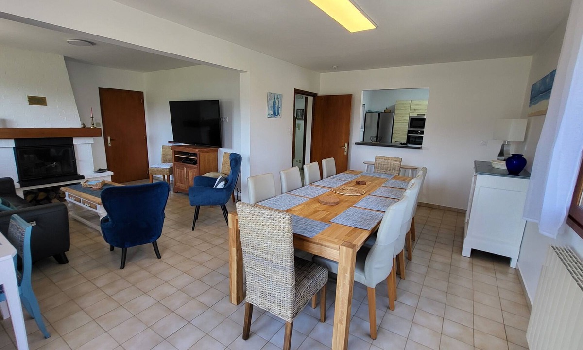Saint-Laurent-de-Neste House | 13 person family house with large dining table, garden and swimming pool