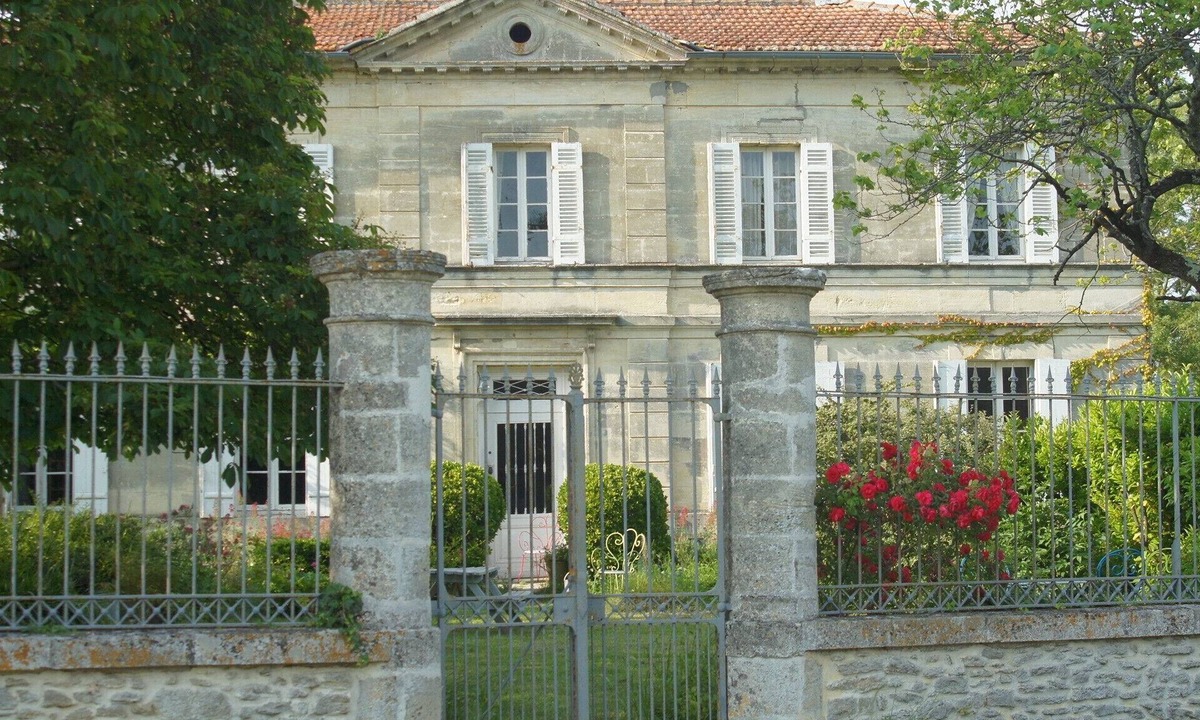 Saint-Yzans-de-Medoc House | 19th century house, tranquility and comfort near the Medoc castles