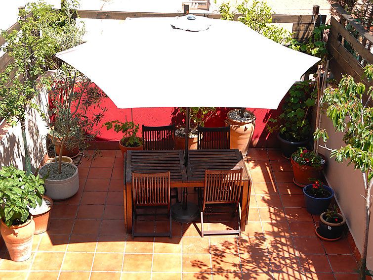 Arenys de Mar Apartment | 2 bedroom Apartment, sleeps 4 in Arenys de Mar with Pool and WiFi