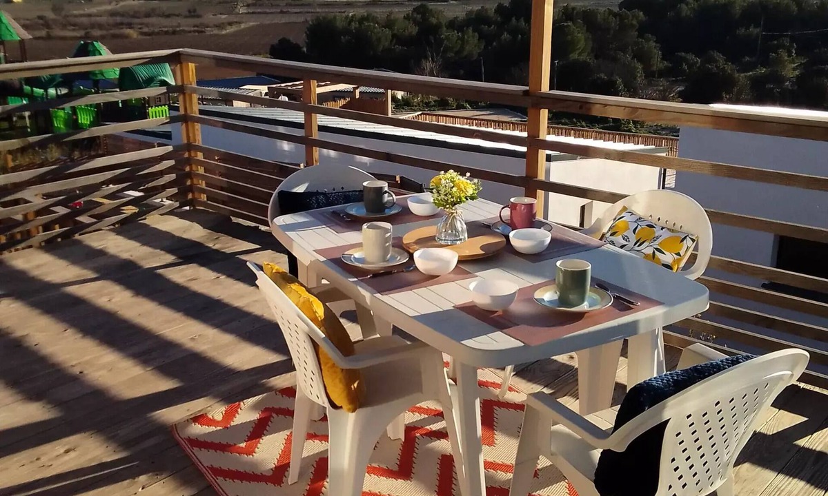 Calvisson House | 2-Bedroom Mobile Home - Premium (4–5 people) - 4 people included in the rate
