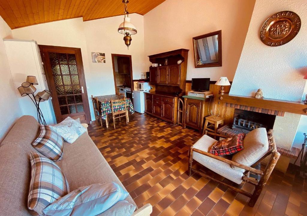 La Clusaz Apartment | 2 pièces cabine sans prétention avec balcon et parking - FR-1-459-47