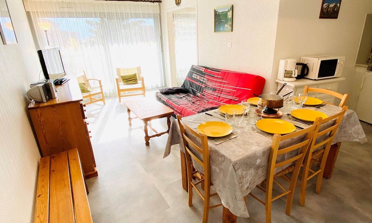 Mont-de-Lans Apartment | 2-room apartment at the foot of the slopes, pets allowed, Les Deux Alpes