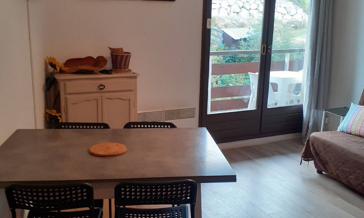 Prapoutel Apartment | 2-room cabin apartment at the foot of the slopes, balcony, non-smoking