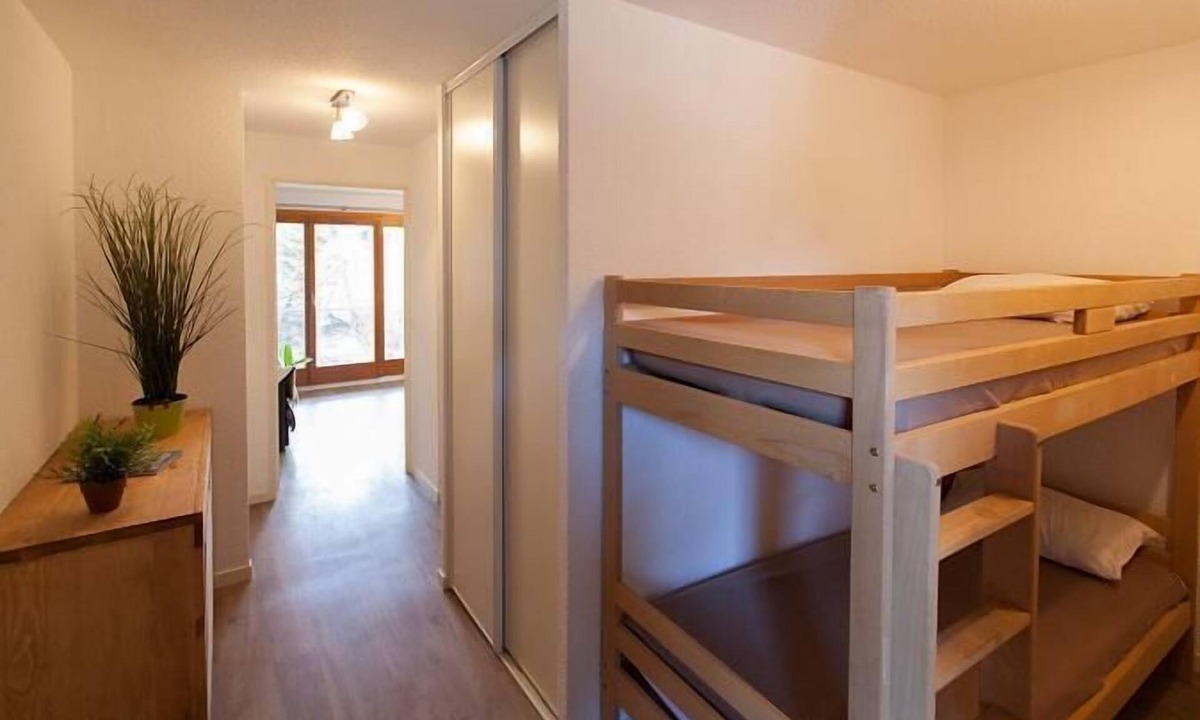 Briancon Apartment | 200m from resort center, 5th floor, balcony, tv, ski locker, 25m², Serre Chevalier