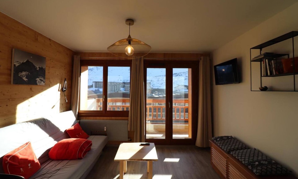 Les Almes Apartment | 200m from resort center, 4th floor, balcony, tv, 33m², Tignes