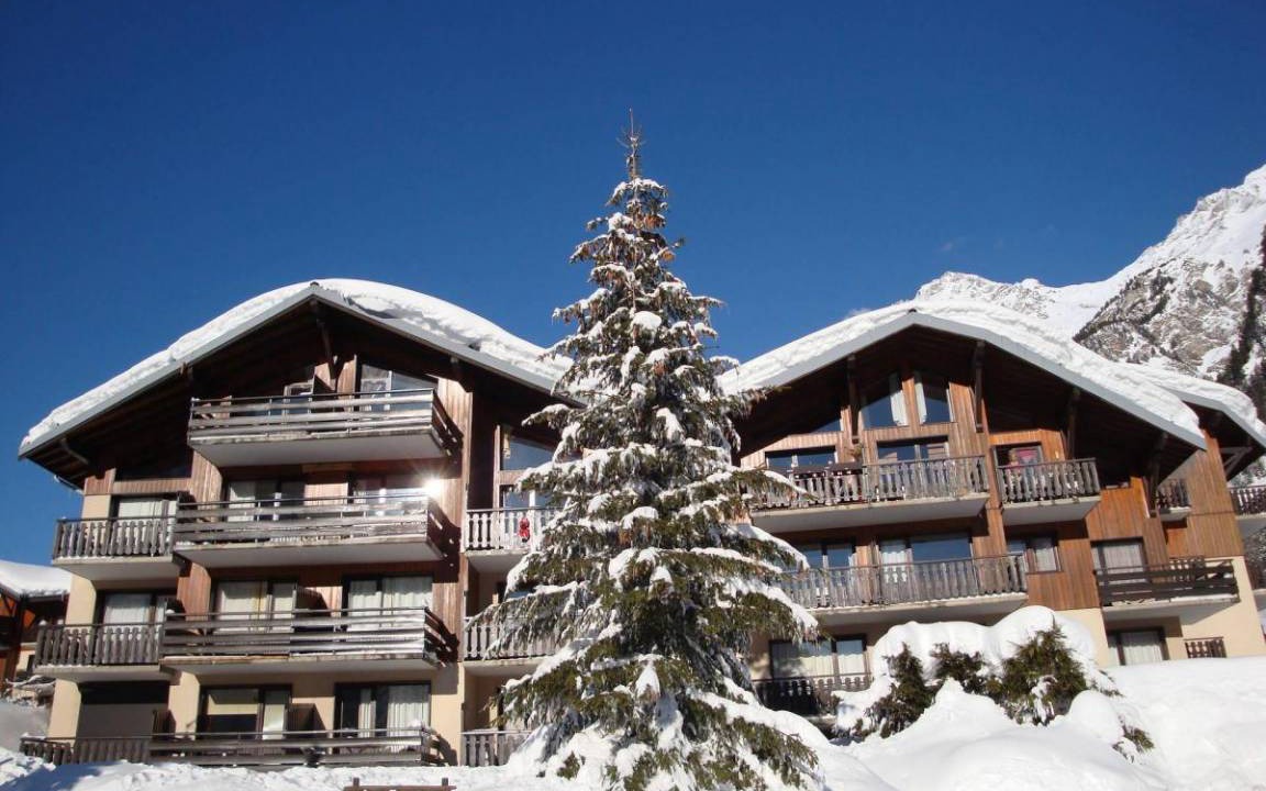 Pralognan-la-Vanoise Apartment | 20m from ski slopes, 1st floor, balcony, parking, tv, ski locker, 40m², Pralognan-la-Vanoise