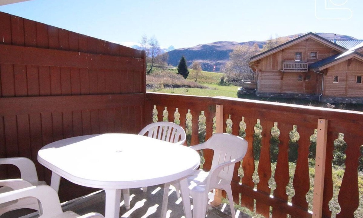 Bergers Apartment | 210m from shops, 1st floor, balcony, tv, ski locker, 30m², Alpe d'Huez