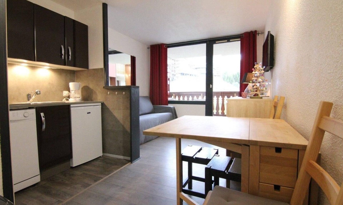 Bergers Apartment | 210m from shops, 3rd floor, balcony, tv, ski locker, 24m², Alpe d'Huez