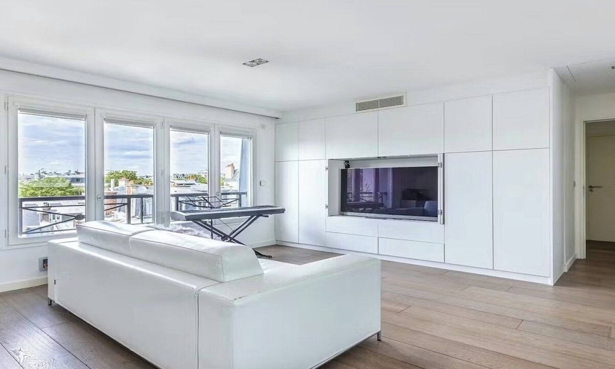 L'Europe Apartment | 250m Built-In Lux near Monceau Park Gifting Spectacular Views in Every Direction