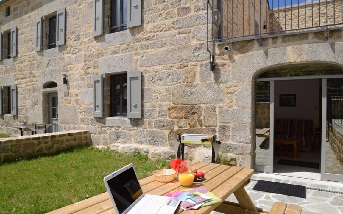 Albaret-le-Comtal House | 27 m² Gîte ∙ 1 bedroom ∙ 2 guests
