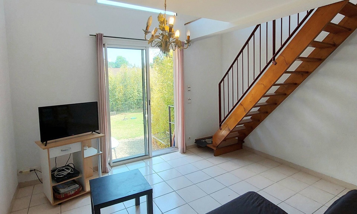 Latour-Bas-Elne Apartment | 2kmmer 67m2 large garden ok pets vacation vouchers parking 2bed 4 pers terrace