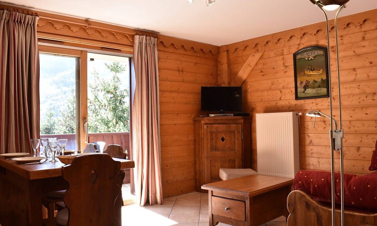 Meribel Village Apartment | 3-Room Apartment for 6 with Pool, Sauna, and Hammam in Méribel Village near Ski Lift