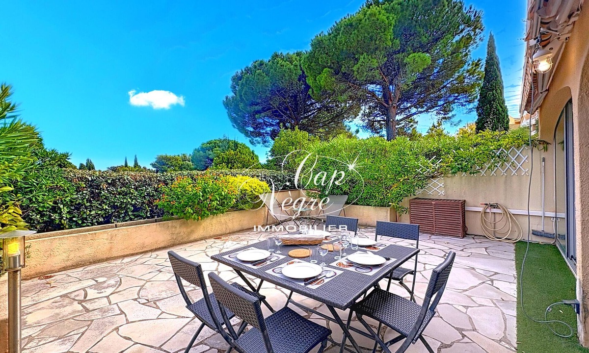Le Lavandou Ski Chalet | 3-star cottage for 5 people, apartment complex with a pool, 50 meters from Pramousquier Beach