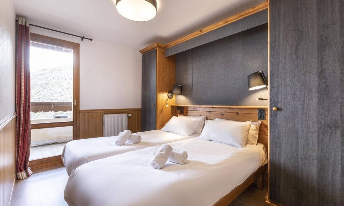 Val-Thorens Apartment | 300m from resort center, fitness, swimming pool, sauna, jacuzzi, hammam, balcony, tv, ski locker