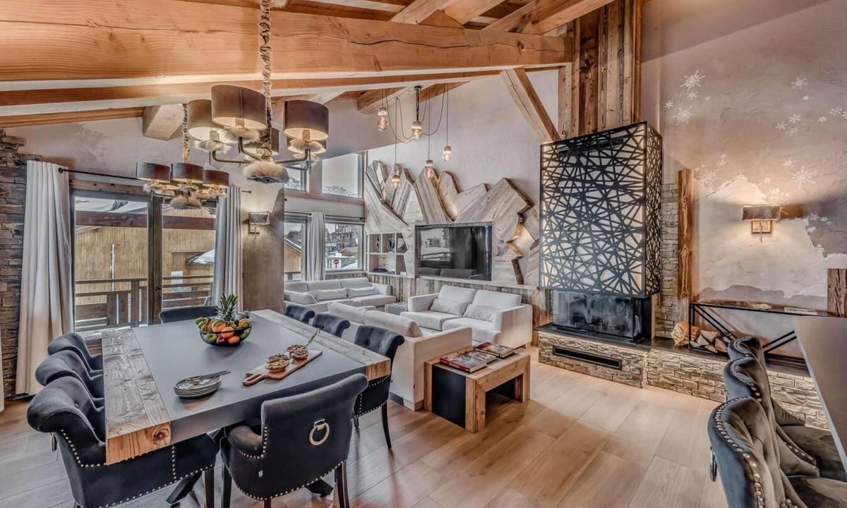 Les Almes Apartment | 300m from resort center, sauna, balcony, fireplace or stove, tv, ski locker, 250m², Tignes