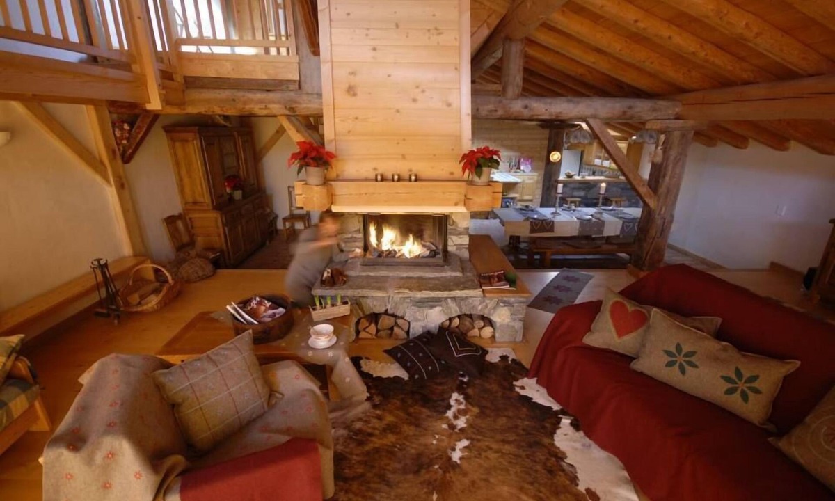 Montvalezan Ski Chalet | 320 m² luxury South-exposed chalet sleeps 22/12/9: sauna, garden, views, parking