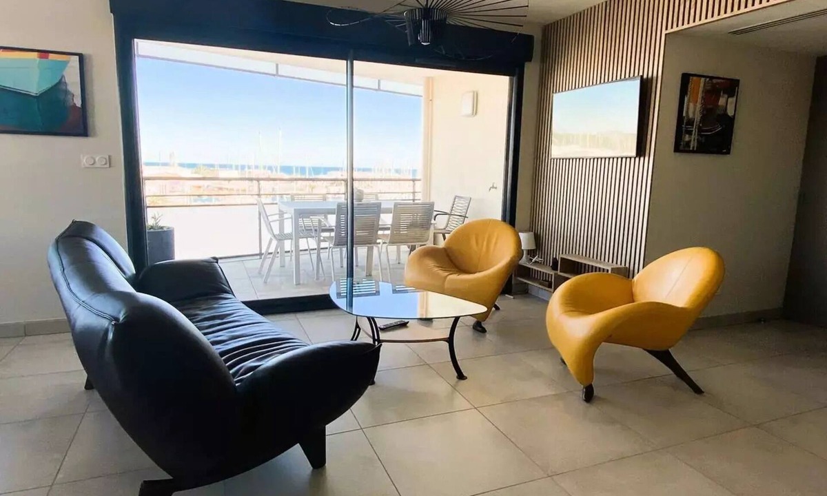 Le Port Apartment | 4PLAIS10 Apartment with Wi-Fi and parking