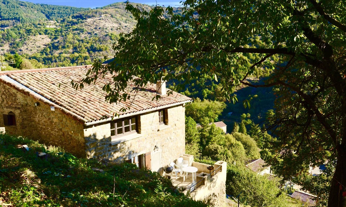 Asperjoc House | 5-person gîte in Ardèche, terrace, forest and mini farm