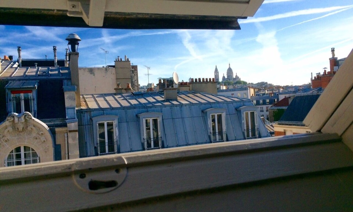 Quartier Saint-Georges Apartment | 6th floor apartment without elevator in a Haussmann building Paris 9eme