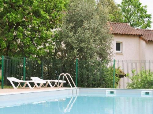 Carayac House | 8-Guest Carayac Villa with Heated Pool
