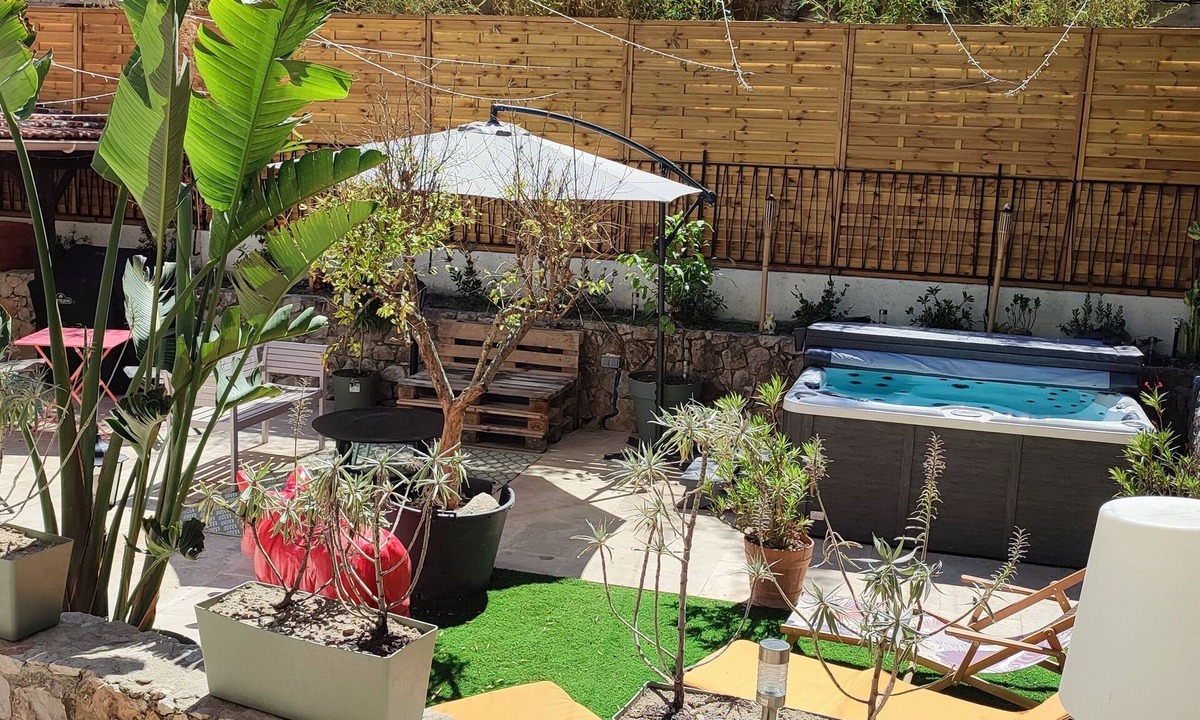 La Madeleine Condo | 8 Personnes/2 Magnifiques Appartements Dans une Villa Avec Jacuzzi Idéal Situé