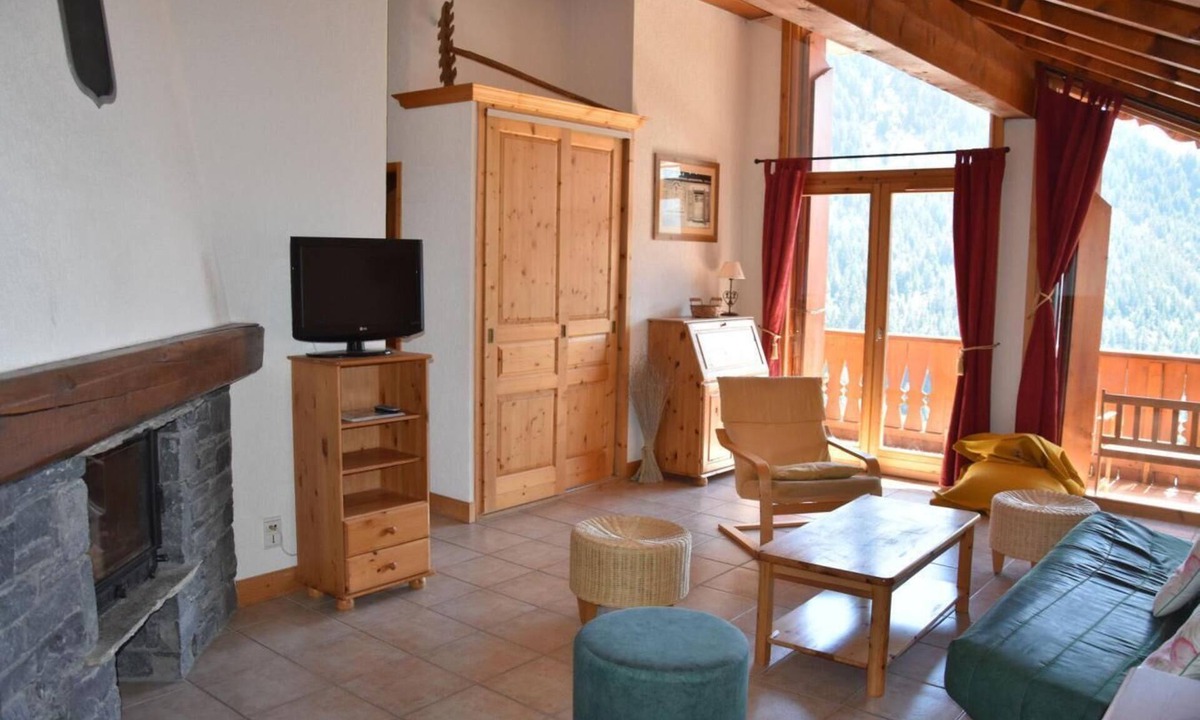Champagny-en-Vanoise Apartment | 8th floor, balcony, fireplace or stove, tv, 85m², Champagny-en-Vanoise