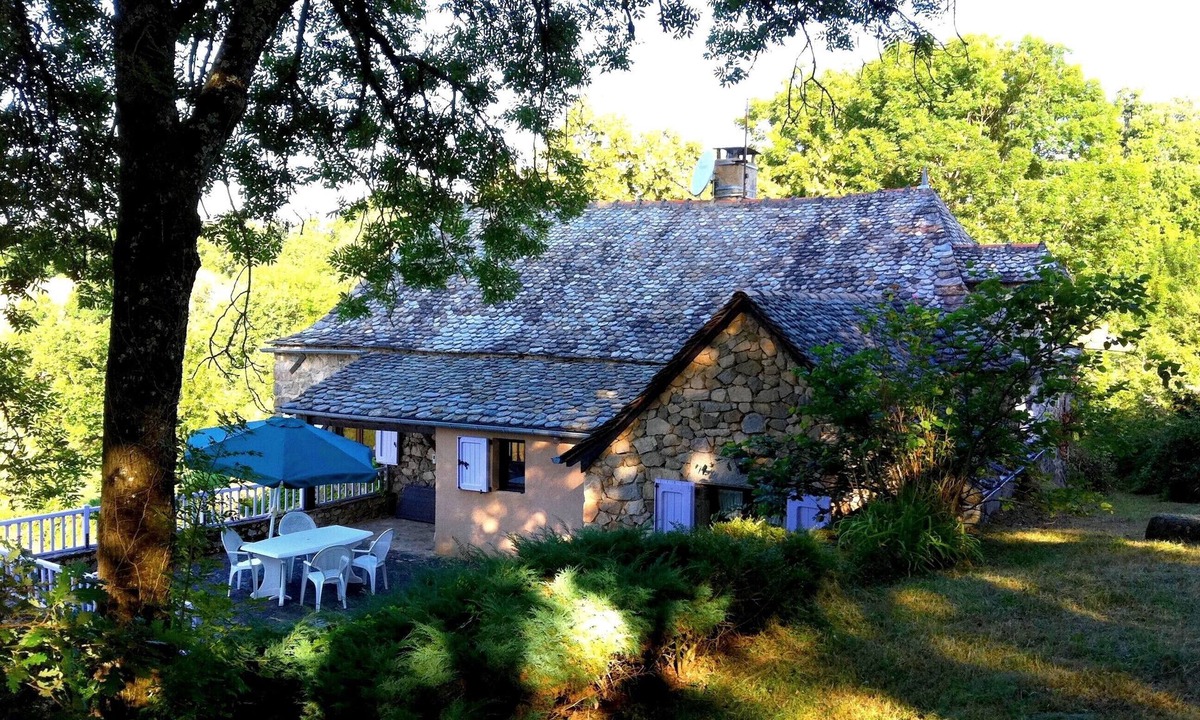 Saint-Andre-de-Najac House | A beautiful, traditional house surrounded by nature, with natural cooling and a superb view