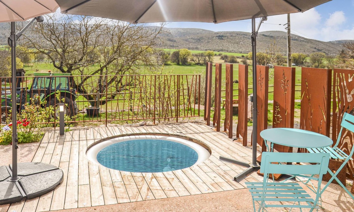 La Vacquerie-et-Saint-Martin-de-Castries House | A family vacation home, with pets allowed and a large outdoor area awaiting you.