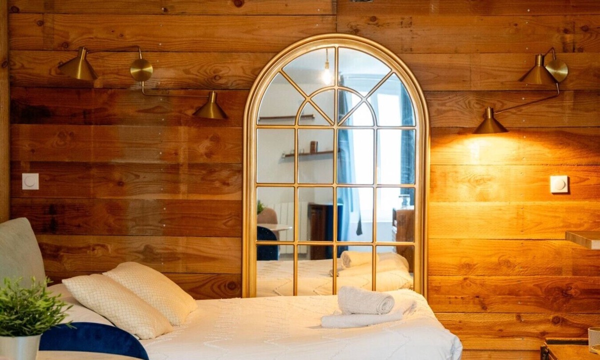 Saint-Julien Apartment | A Favorite Studio Right in the Heart of Downtown