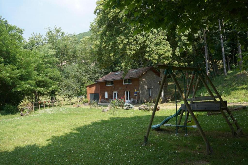 Hostun House | A l'orée du bois - Gîte