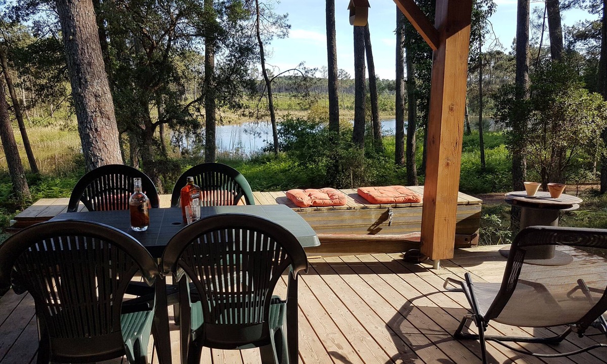 Leon Ski Chalet | A little paradise beneath the pine trees. Air-conditioned. Large covered terrace