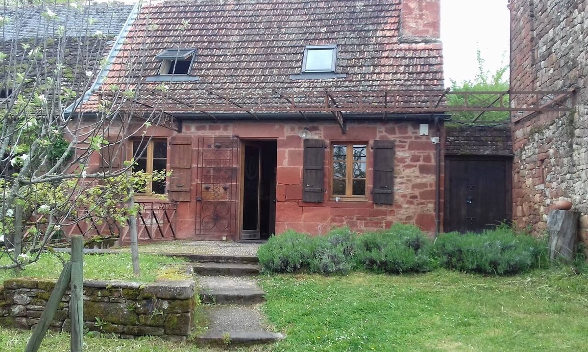 Collonges-la-Rouge House | A small house in the lower part of Collonges-la-Rouge, with a private garden.
