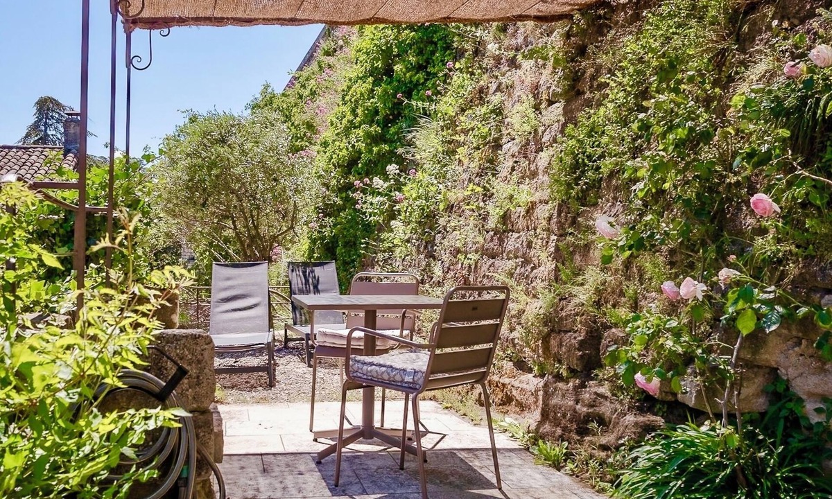 Grignan House | A terrace with a unique, romantic charm and a naturally refreshing atmosphere!