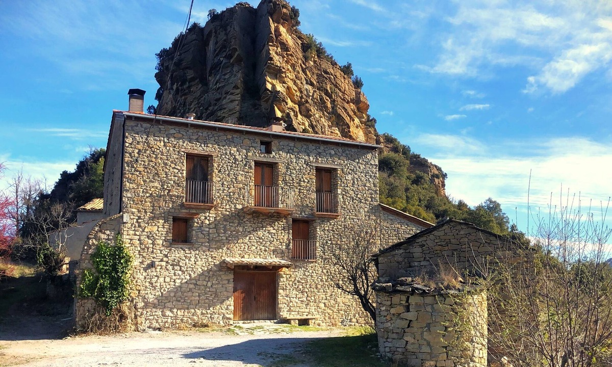 Coll de Nargo House | A totally renovated rural design house in the middle of nature.