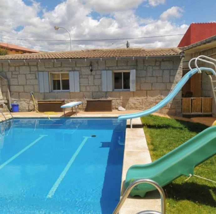 Becerril de la Sierra Apartment | Acogedora casita loft de piedra con piscina compartida