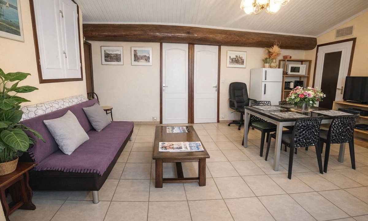 Saint-Hippolyte Apartment | Air-conditioned, 3-star family gite with private terrace close to the sea.