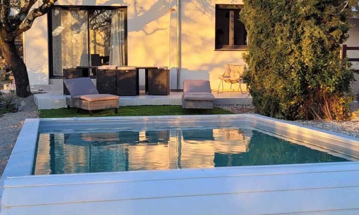 Ruoms House | Air-conditioned 3-bedroom Villa Louise with private pool & garden in the heart of Ruoms