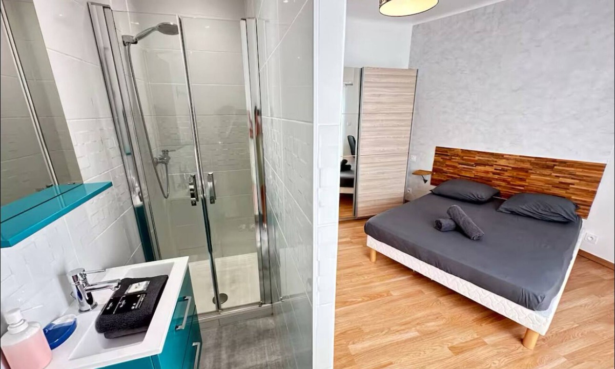 La Madeleine Apartment | Air-conditioned 4-bedroom apartment - Close to the sea and transport links