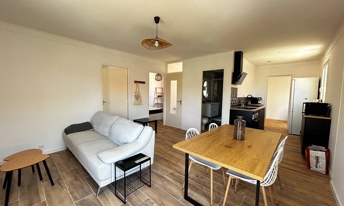 La Jetee Apartment | Air-conditioned apartment near beach - 6 guests