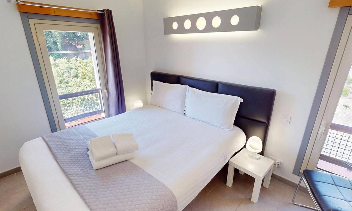 Menton Apartment | Air-conditioned room, mountain view - 2 guests