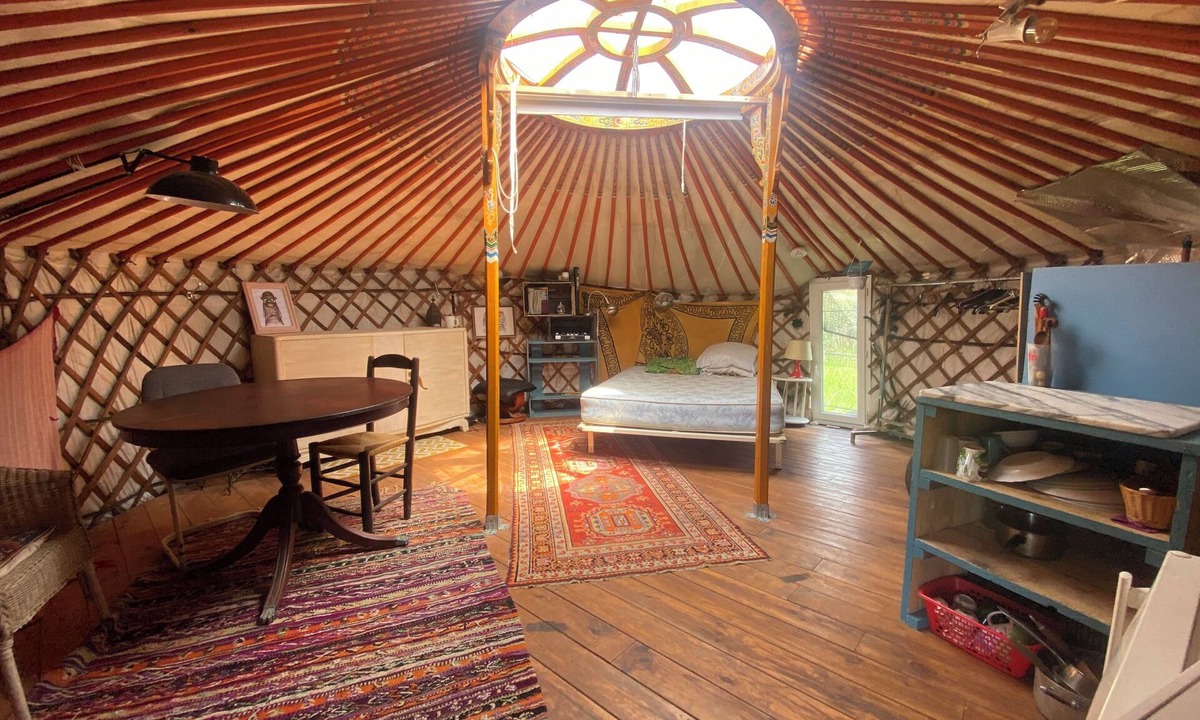 Lussas House | Air-conditioned yurt, near a silkworm nursery amid 8 hectares of wild thyme
