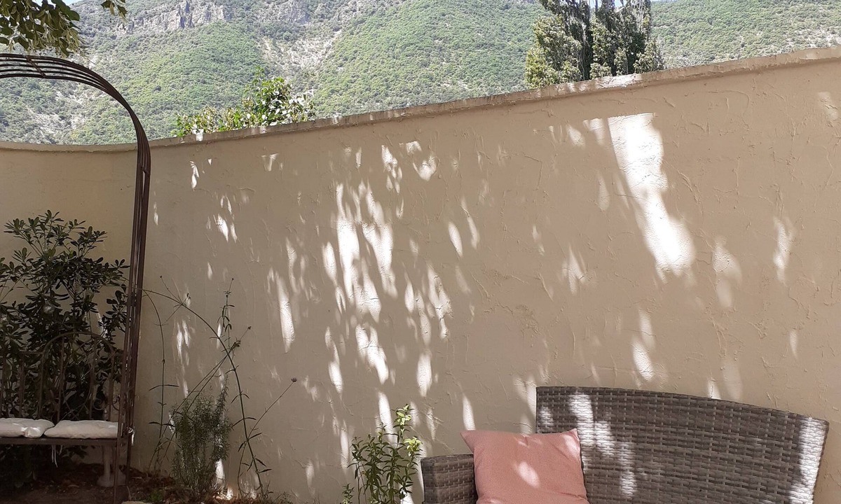 Roche-Saint-Secret House | Alba House: 2 bedrooms, garden, river view, parking.