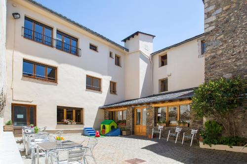 Llivia Hostel | Alberg Anna Maria Janer